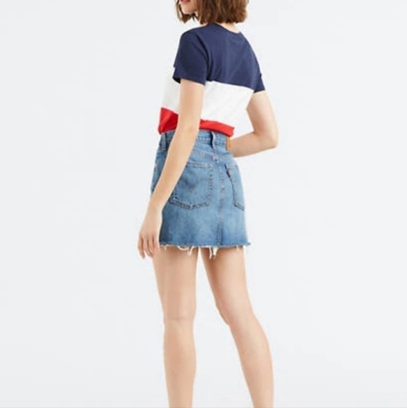 Levi’s Deconstructed Dark Wash Blue Denim Mini Skirt Raw Hem Women's Size 8 EUC - Picture 16 of 16